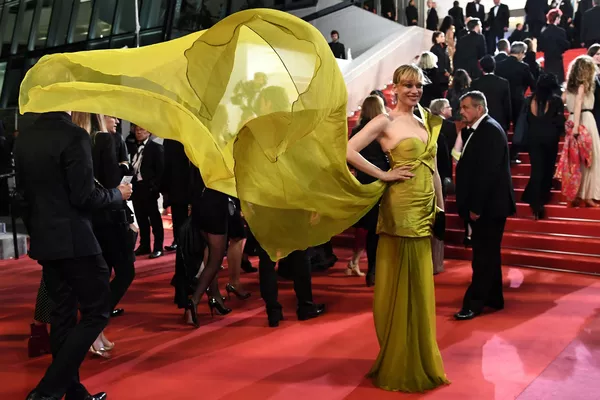 Transparencias y poco para la imaginación: así lucieron las mujeres del Festival de Cannes Transparencias y poco para la imaginación: así lucieron las mujeres del Festival de Cannes - Sputnik Mundo