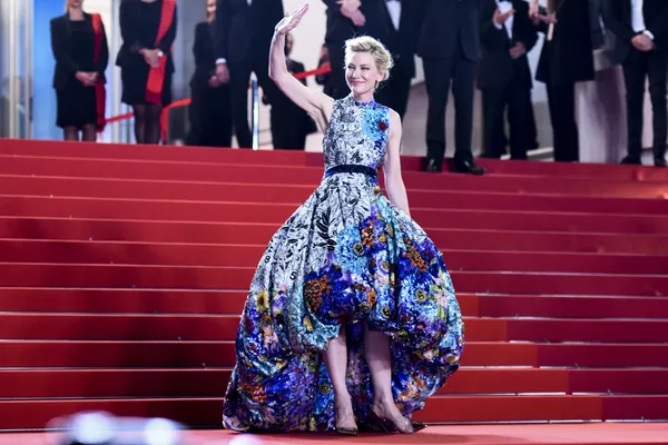 Transparencias y poco para la imaginación: así lucieron las mujeres del Festival de Cannes Transparencias y poco para la imaginación: así lucieron las mujeres del Festival de Cannes - Sputnik Mundo