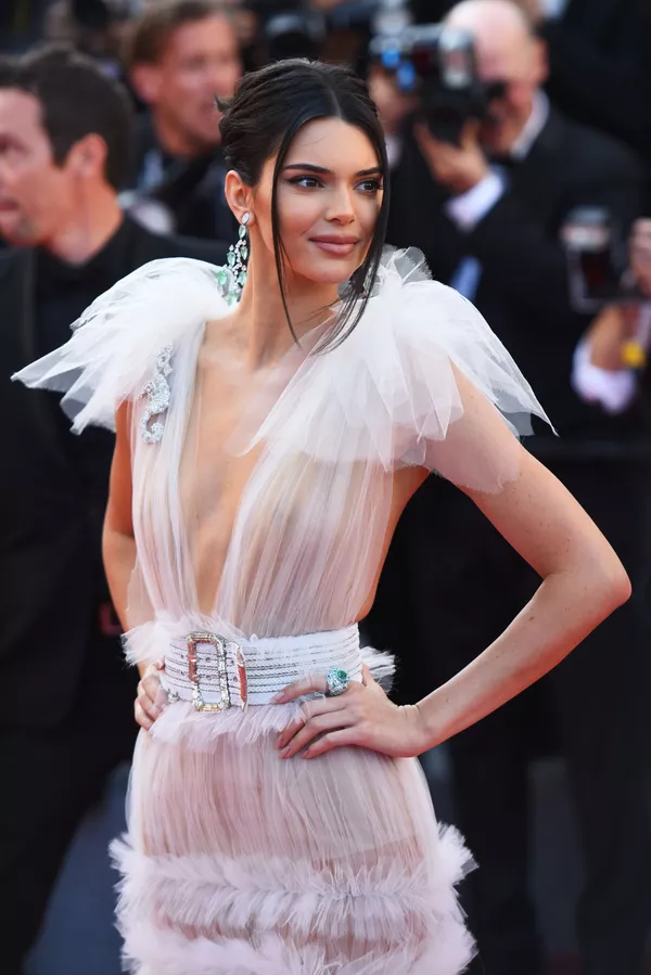Transparencias y poco para la imaginación: así lucieron las mujeres del Festival de Cannes Transparencias y poco para la imaginación: así lucieron las mujeres del Festival de Cannes - Sputnik Mundo