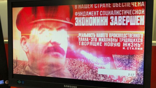 El virus StalinLocker bloquea una computadora El virus StalinLocker bloquea una computadora - Sputnik Mundo