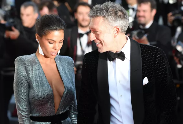 Transparencias y poco para la imaginación: así lucieron las mujeres del Festival de Cannes Transparencias y poco para la imaginación: así lucieron las mujeres del Festival de Cannes - Sputnik Mundo