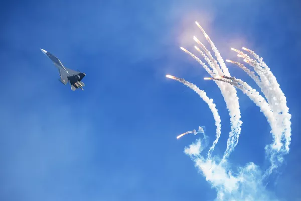 Многоцелевой истребитель Су-30 пилотажной группы Соколы России Многоцелевой истребитель Су-30 пилотажной группы Соколы России - Sputnik Mundo