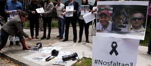 Una protesta por el asesinato de los periodistas en la frontera entre Ecuador y Colombia - Sputnik Mundo