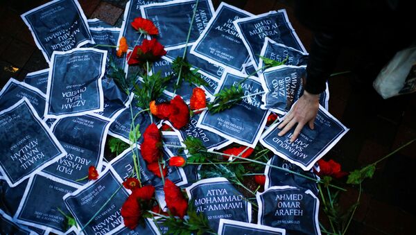 Un memorial improvisado dedicado a las víctimas de los enfrentamientos en Gaza - Sputnik Mundo