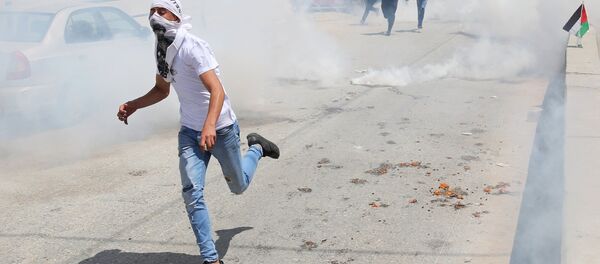 Enfrentamientos con las tropas israelíes en la frontera entre Gaza e Israel - Sputnik Mundo