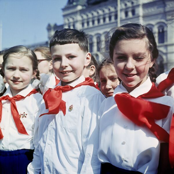 La Organización de Pioneros, los Scouts al estilo de la URSS - Sputnik Mundo