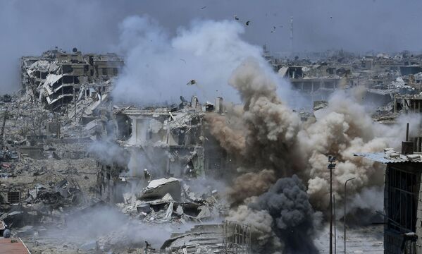 Las Fuerzas Armadas de Siria asaltan las posiciones de los terroristas a las afueras de Damasco - Sputnik Mundo