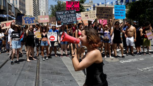Mujeres protestan en Jerusalén contra la violencia machista Mujeres protestan en Jerusalén contra la violencia machista - Sputnik Mundo