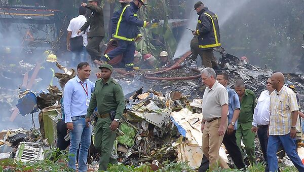 Miguel Díaz-Canel en el lugar del siniestro del avión Boeing 737 - Sputnik Mundo