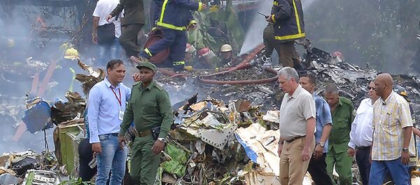Miguel Díaz-Canel en el lugar del siniestro del avión Boeing 737 - Sputnik Mundo