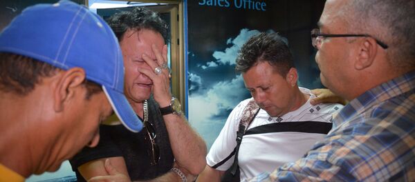 Los familiares de los pasajeros que viajaban en el avión Boeing 737 que se estrelló en La Habana Los familiares de los pasajeros que viajaban en el avión Boeing 737 que se estrelló en La Habana - Sputnik Mundo