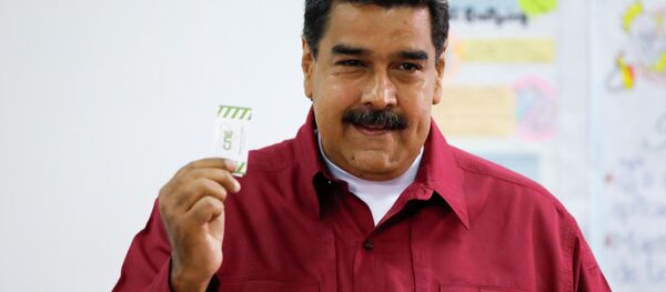Nicolás Maduro ejerce su derecho al voto en las presidenciales de Venezuela - Sputnik Mundo