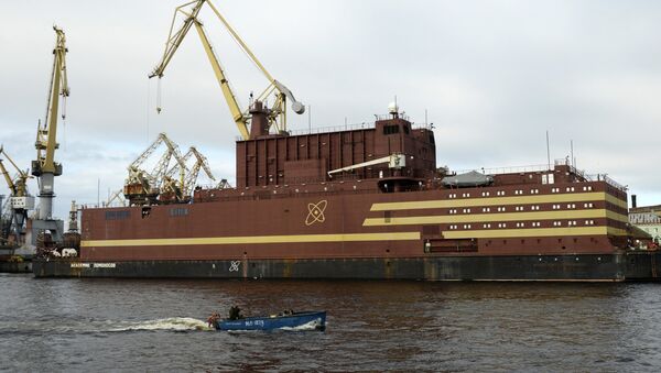 La planta nuclear flotante Akademik Lomonosov - Sputnik Mundo