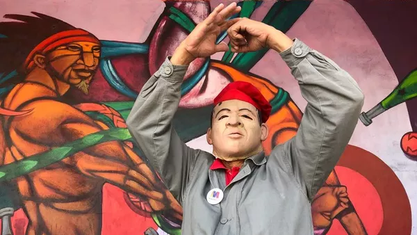 Un venezolano con la careta de Chávez durante las elecciones presidenciales venezolanas de 2018