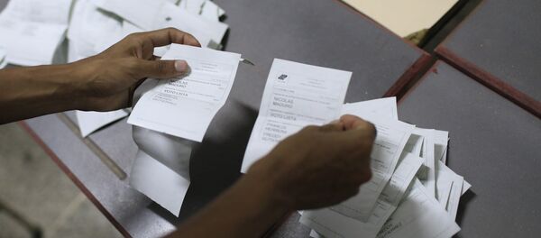 Escrutinio de votos después de las elecciones presidenciales en Venezuela - Sputnik Mundo