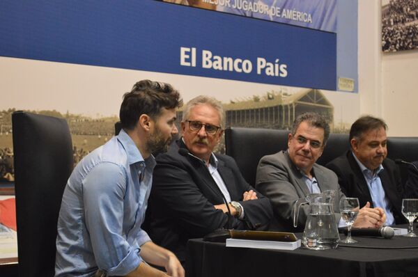 Presentación del libro en el Estadio Centenario - Sputnik Mundo