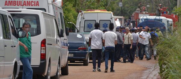 Ambulancia cubana en el lugar del siniestro del avión Boeing 737 en La Habana - Sputnik Mundo