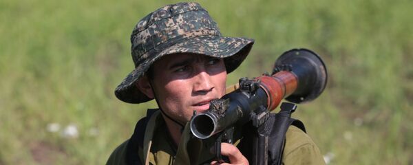 Un militar de Uzbekistán - Sputnik Mundo