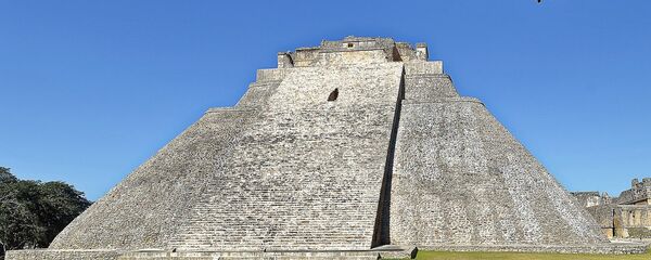 Pirámide del Adivino, Uxmal, México - Sputnik Mundo