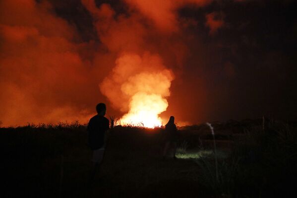 Naturaleza desencadenada: la espectacular erupción del volcán hawaiano Kilauea - Sputnik Mundo