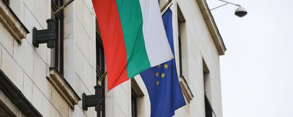 Banderas de Bulgaria y la UE - Sputnik Mundo