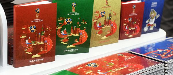 Cuadernos con el logo del Mundial 2018 Cuadernos con el logo del Mundial 2018 - Sputnik Mundo