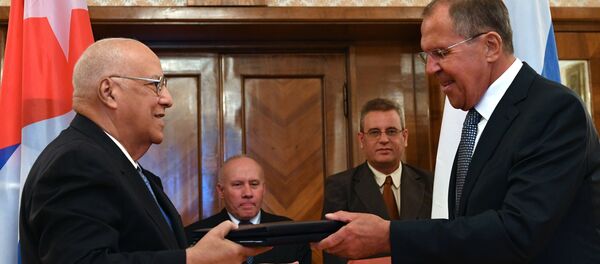 El ministro de Economía y Planificación de Cuba, Ricardo Cabrisas, y el canciller ruso, Serguéi Lavrov - Sputnik Mundo