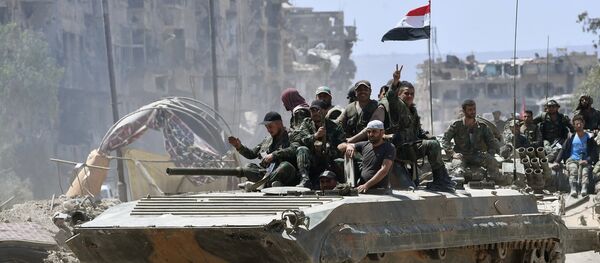 El Ejército sirio libera de los terroristas el campo de refugiados palestinos Yarmuk situado en el sur de Damasco - Sputnik Mundo