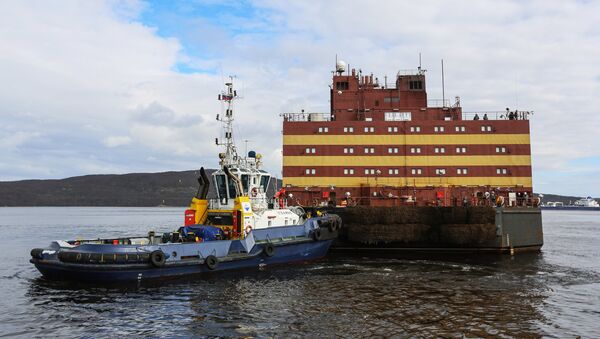 El encuentro de la unidad de energía nuclear flotante Akademik Lomonosov en Múrmansk - Sputnik Mundo