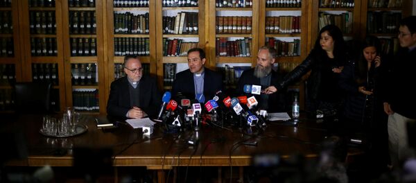 Sacerdotes chilenos, acusados de de abusos sexuales a menores Sacerdotes chilenos, acusados de de abusos sexuales a menores - Sputnik Mundo