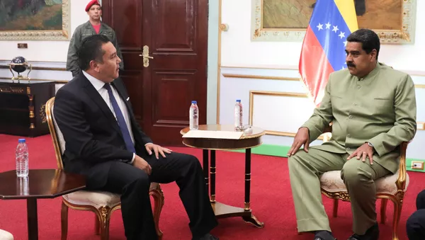 Excandidato opositor a la presidente de Venezuela, Javier Bertucci, y el jefe de Estado, Nicolás Maduro