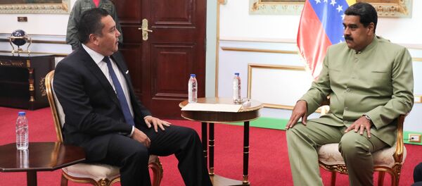 Excandidato opositor a la presidente de Venezuela, Javier Bertucci, y el jefe de Estado, Nicolás Maduro - Sputnik Mundo