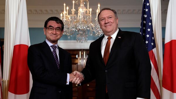 Canciller de Japón, Taro Kono, y secretario de Estado de EEUU, Mike Pompeo - Sputnik Mundo