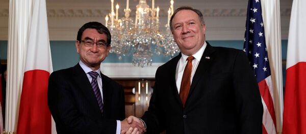 Canciller de Japón, Taro Kono, y secretario de Estado de EEUU, Mike Pompeo - Sputnik Mundo