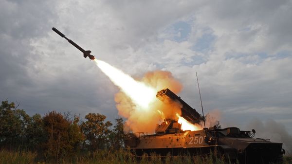 Стрельбы из зенитно-ракетного комплекса «Стрела-10» на всеармейском конкурсе «Чистое небо-2018» на базе Учебного центра войсковой ПВО Сухопутных войск в Краснодарском крае - Sputnik Mundo