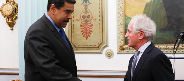 Presidente de Venezuela, Nicolás Maduro, y senador republicano estadounidense Bob Corker - Sputnik Mundo