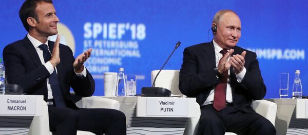 Presidente de Rusia,Vladímir Putin, y presidente de Francia, Emmanuel Macron - Sputnik Mundo