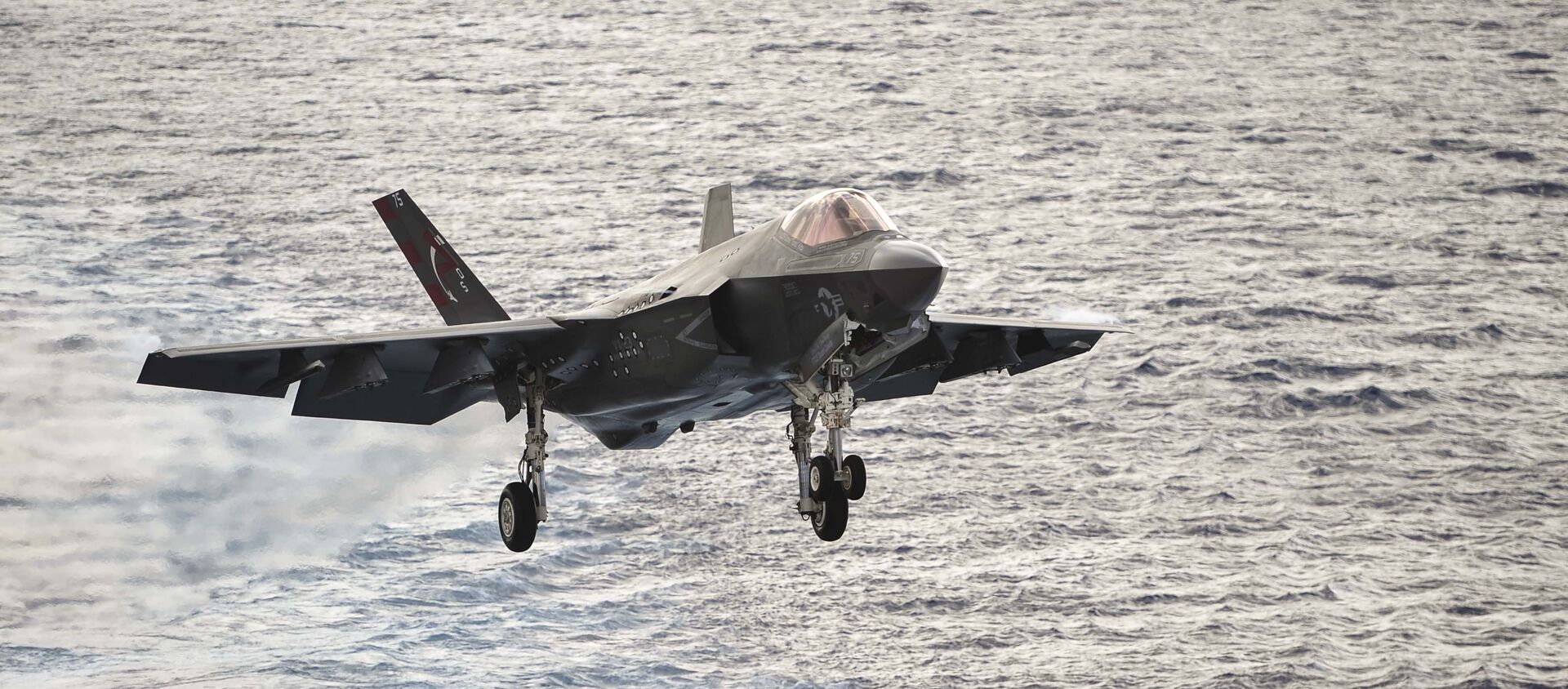 Un F-35C estadounidense antes de aterrizar sobre la cubierta del portaviones USS George Washington (archivo) - Sputnik Mundo, 1920, 11.12.2020