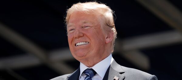 Donald Trump, presidente de EEUU, sonriendo - Sputnik Mundo