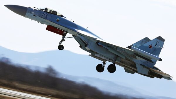 Un Su-35 en la competición aérea Aviadarts 2018 - Sputnik Mundo