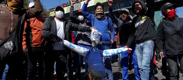 Universitarios protestando en La Paz, Bolivia - Sputnik Mundo