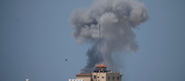 Ataque aéreo de Israel en la Franja de Gaza - Sputnik Mundo