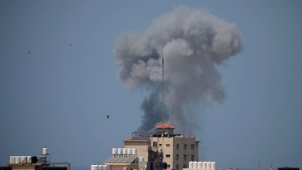 Ataque aéreo de Israel en la Franja de Gaza Ataque aéreo de Israel en la Franja de Gaza - Sputnik Mundo