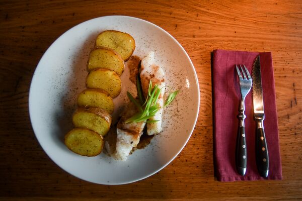 Plato de marca 'Bacalao de Murmansk' en Bikov Bar - Sputnik Mundo