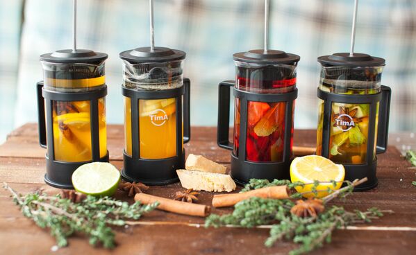 Bebidas en en la pizzería Peperoncino - Sputnik Mundo