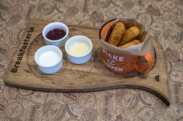 Sírniki en el restaurante Breakfastería - Sputnik Mundo