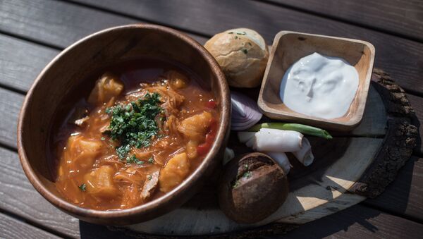 Borsch cosaco en el restaurante Rostov-papá Borsch cosaco en el restaurante Rostov-papá - Sputnik Mundo