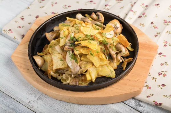 Papas fritas con setas en el restaurante Sicilia Papas fritas con setas en el restaurante Sicilia - Sputnik Mundo