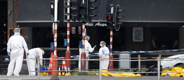 Investigadores forenses en el lugar de tiroteo en la ciudad de Lieja en Bélgica - Sputnik Mundo