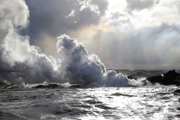 El volcán Kilauea convierte el paraíso de Hawái en un infierno - Sputnik Mundo